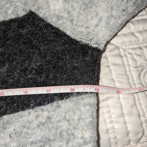 10 FEET Grey & Black Color Block Alpaca Knit Long Sweater Size Large - Picture 9 of 11